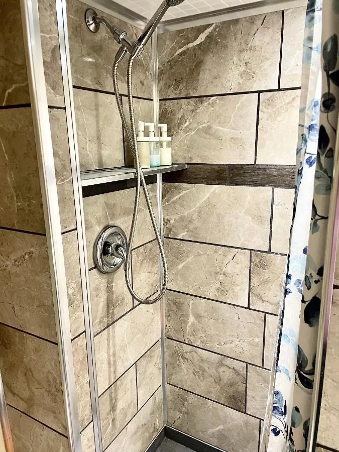 Perfect Home-Private Washrooms,Free Parking,High Speed Net Toronto 0*,