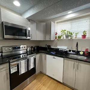 Super Luxury & Cozy Lower Level In Nw Calgary, Ab Close To Banff Apartment Calgary
