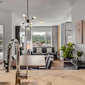 Initial / Spritz / Downtown Qc +stat Apartment Quebec City