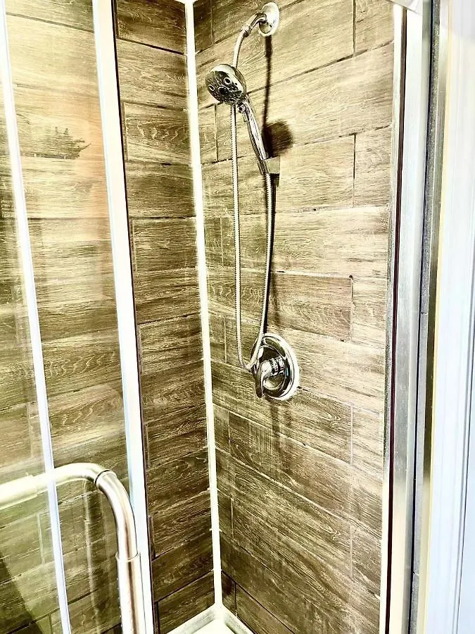 Perfect Home-Private Washrooms,Free Parking,High Speed Net Toronto 0*,