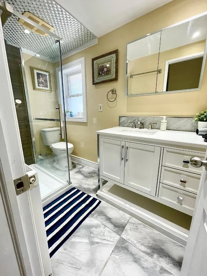Perfect Home-Private Washrooms,Free Parking,High Speed Net Toronto Kanada