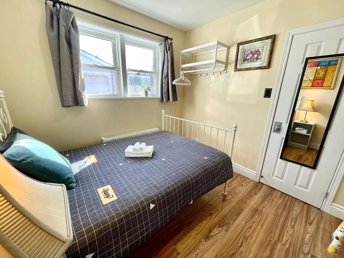 Perfect Home-Private Washrooms,Free Parking,High Speed Net Toronto Homestay