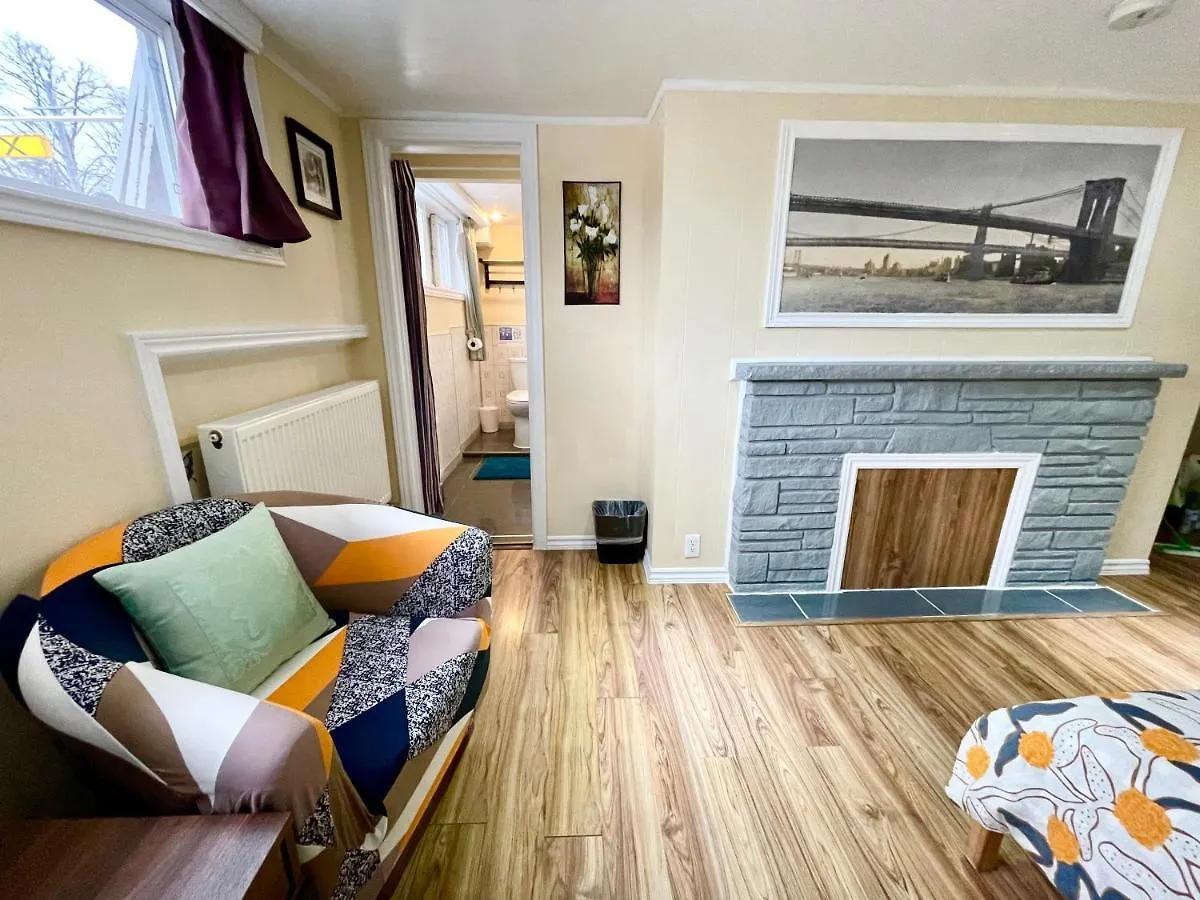 Perfect Home-Private Washrooms,Free Parking,High Speed Net Toronto 0*,